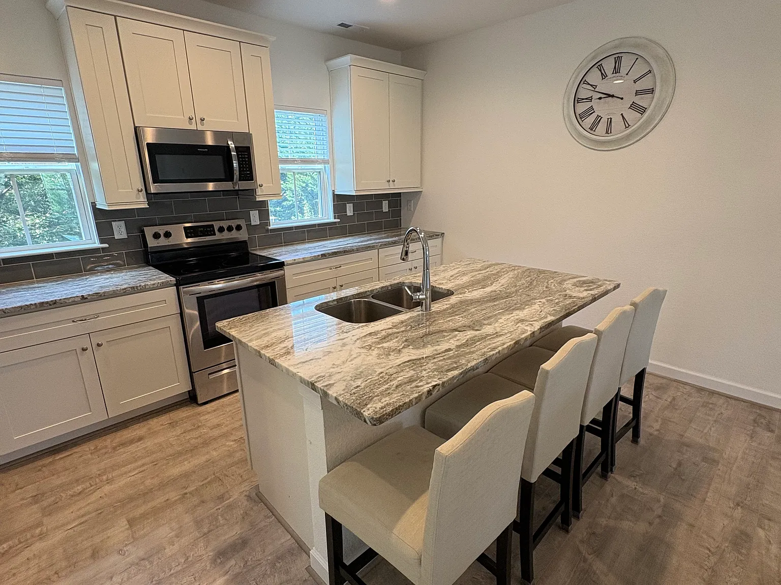 4 bed, 3.5 bath, 1850 sqft, $3,195 — Photo 3