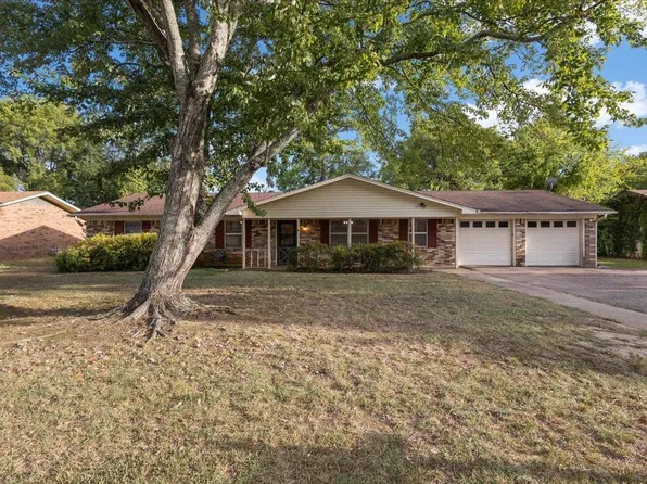 202 Sherwood Dr, Longview, TX 75605