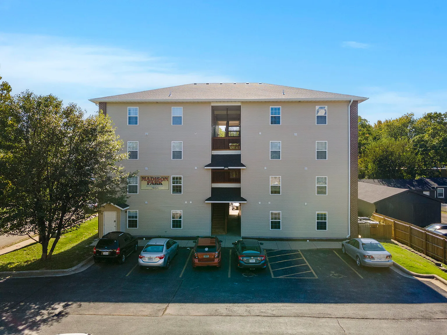 813-B South Robberson Avenue - 402 — Photo 1