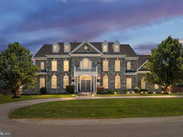 9311 Occoquan Overlook Dr, Lorton, VA 22079