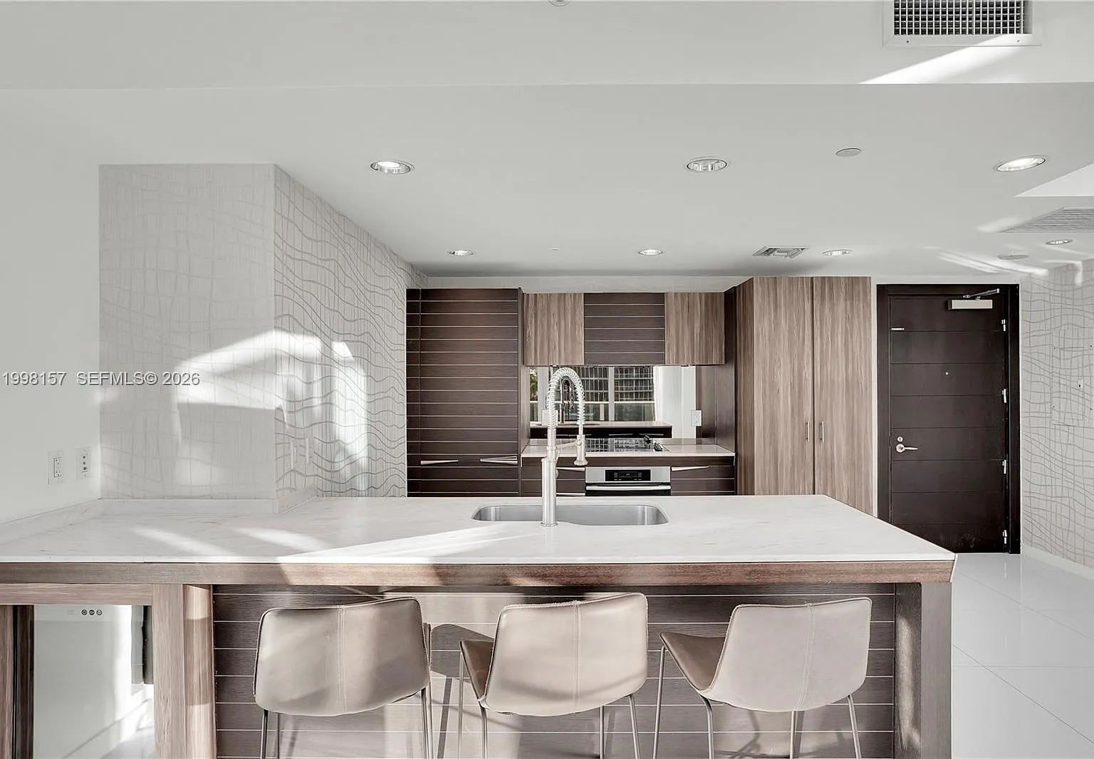 2 bed, 2.5 bath, 1430 sqft, $7,450 — Photo 3