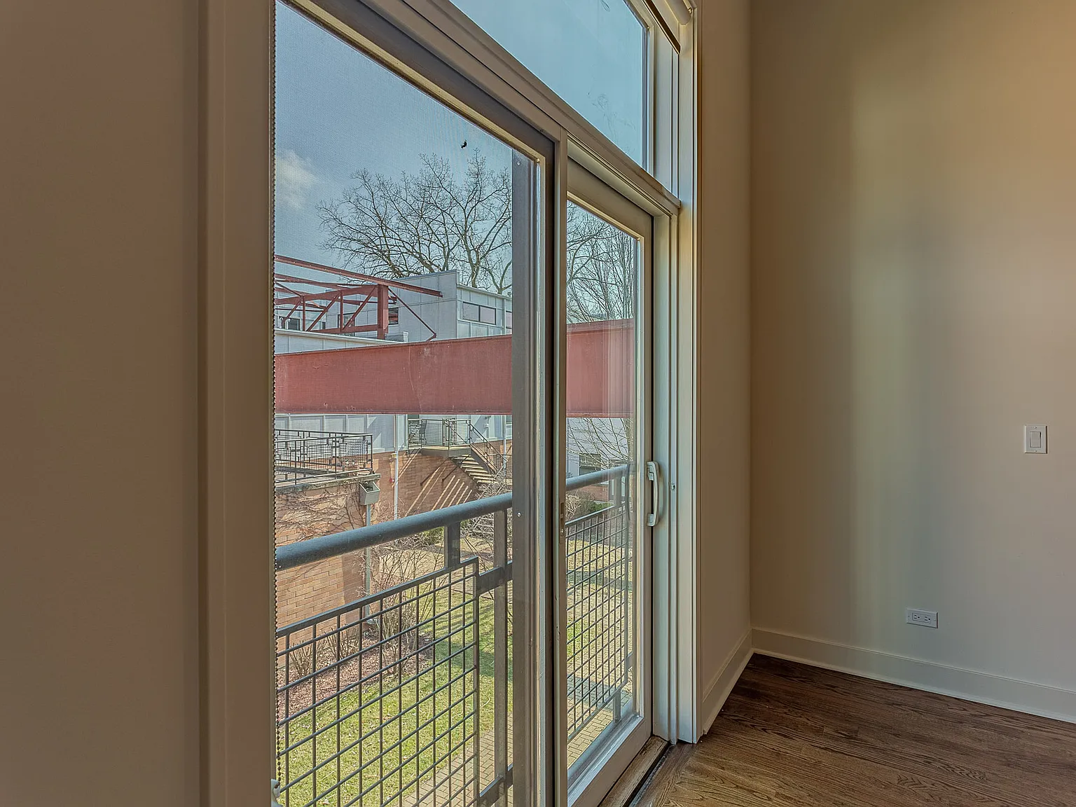 2 bed, 2.0 bath, 2000 sqft, $3,899 — Photo 4
