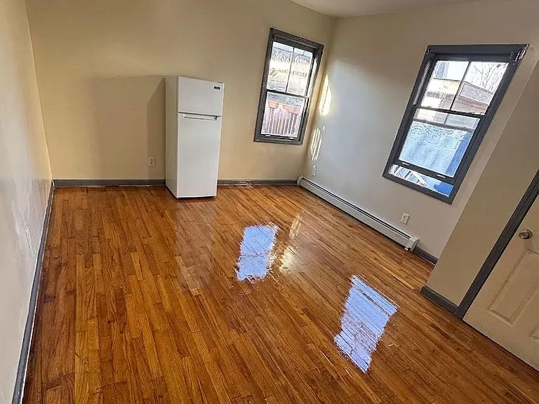 427 Park Ave #3 — Photo 4