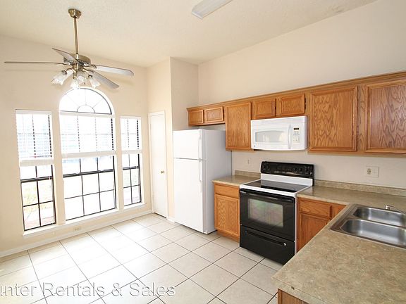 4th image of 2305 Armadillo Dr