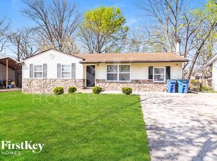 20 Sungrove Dr, Maryland Heights, MO 63043