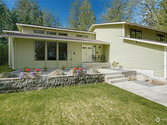 5th image of 18131 W Lake Desire Drive SE