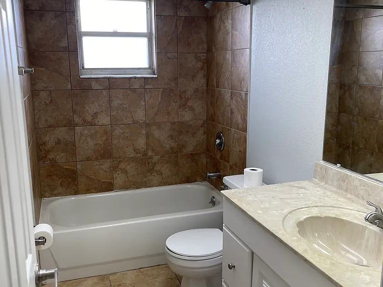 3633 Country Club Blvd #1 — Photo 22