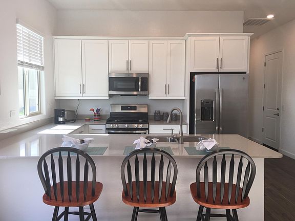 Full kitchen, stainless appliances, quartz counters, upgraded cabinetry