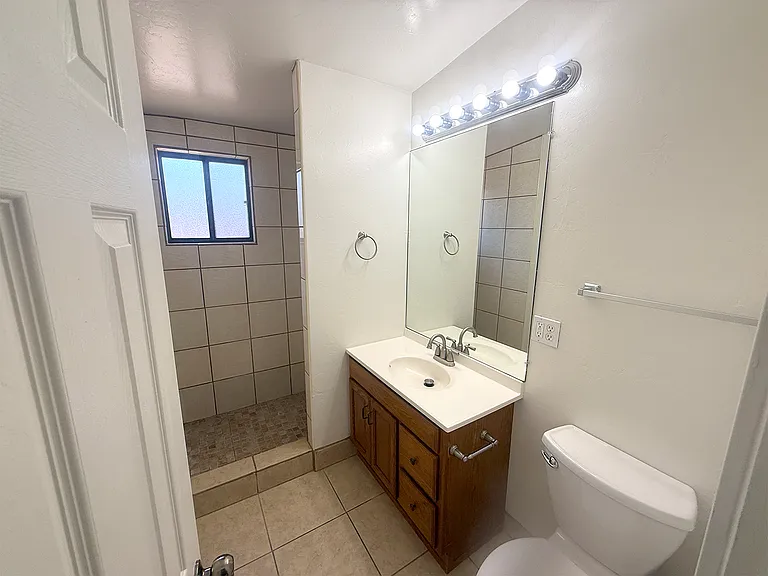 4344 N Iroquois Ave — Photo 9