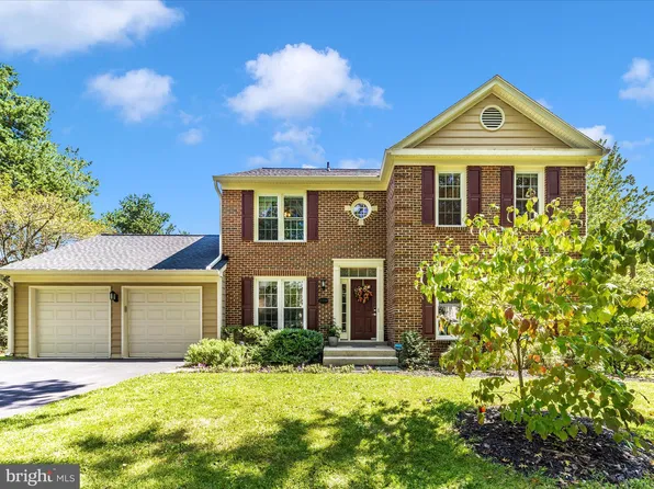 19925 Silverfield Dr, Montgomery Village, MD 20886