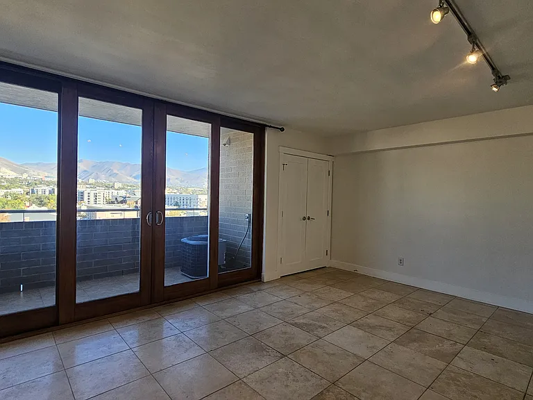 230 E Broadway St #1008 — Photo 9