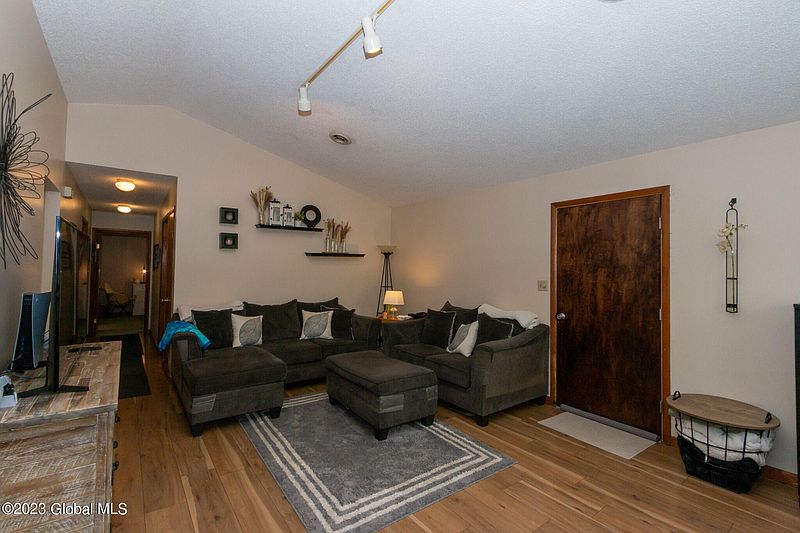 5th image of 702 Cambridge Manor Drive