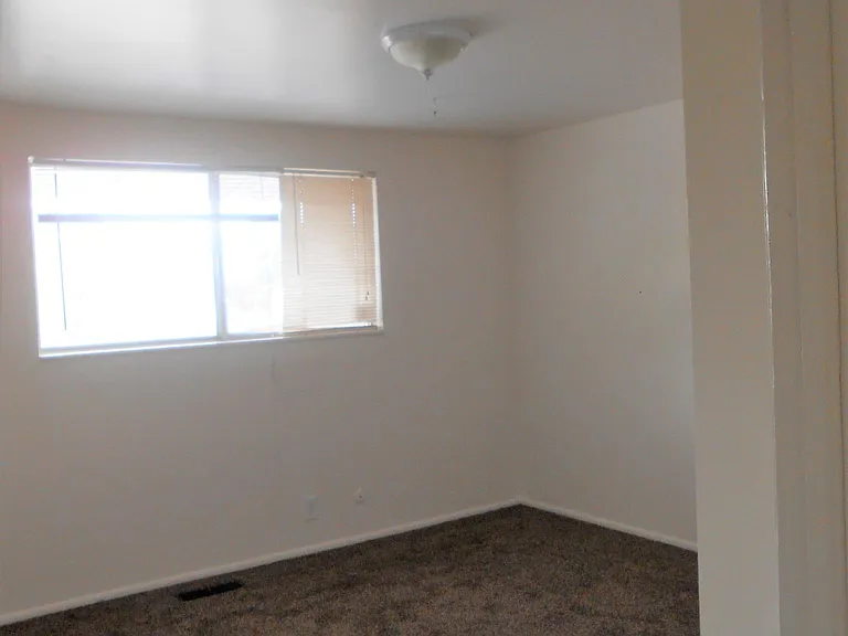 555 N 150 E — Photo 2