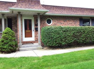 2533 Stratford Dr, Saint Joseph, MI 49085