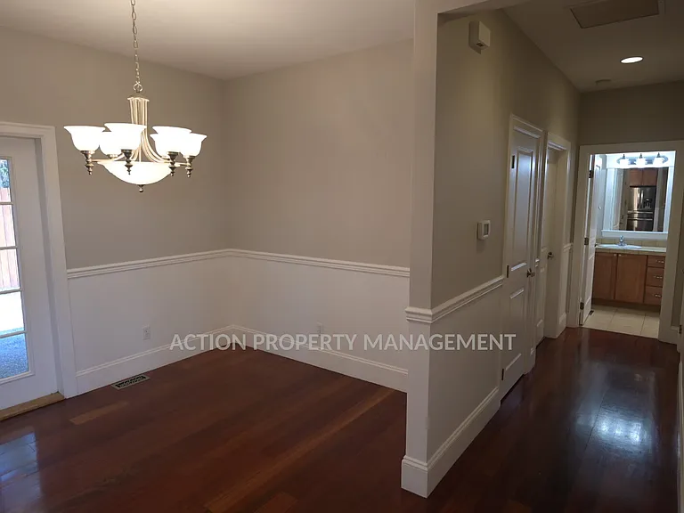 103 E Cobblestone Ln — Photo 24