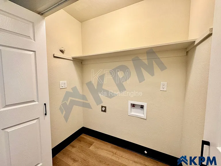 7355 Kelley Dr — Photo 15