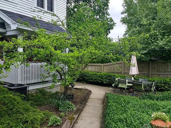 4th image of 823 Far Hills Ave