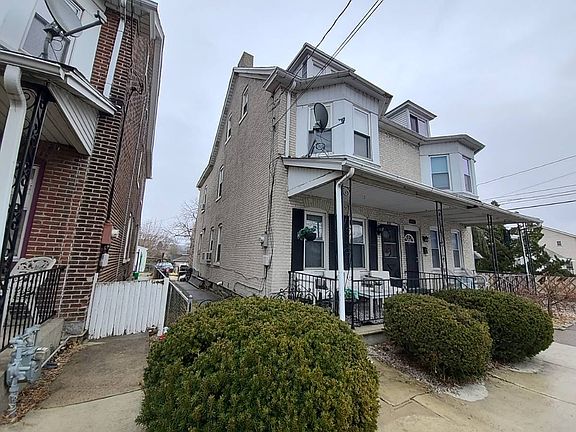 3rd image of 822 Maple St