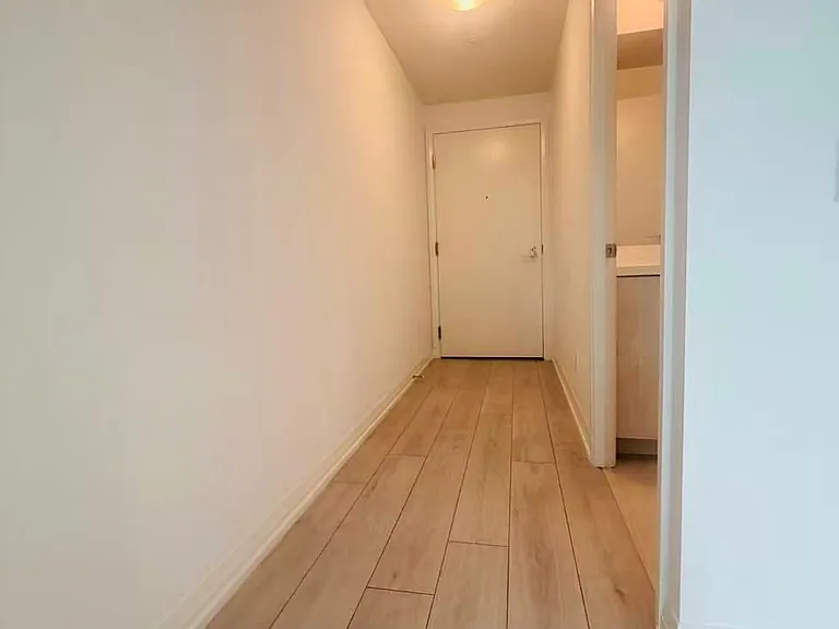 400 King St W #1516 — Photo 10