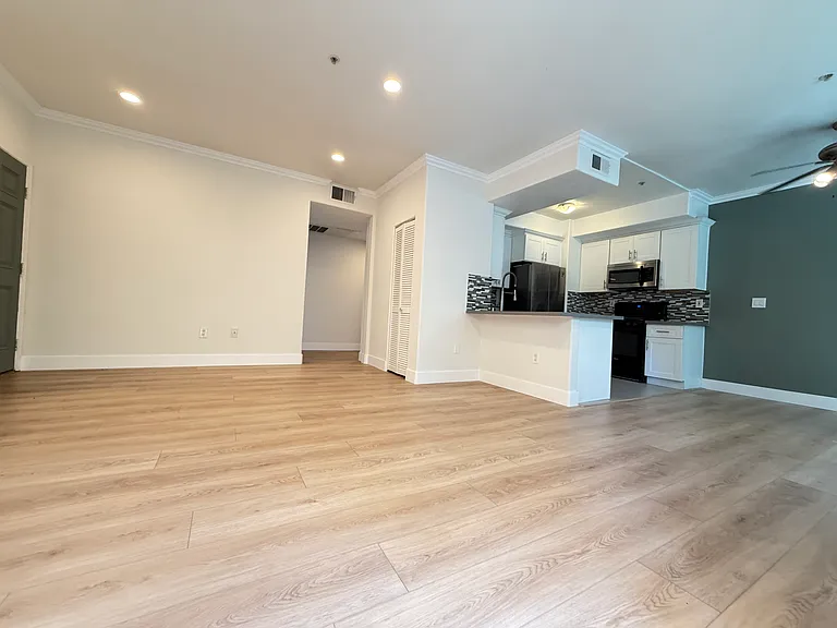 300 E Providencia Ave — Photo 3