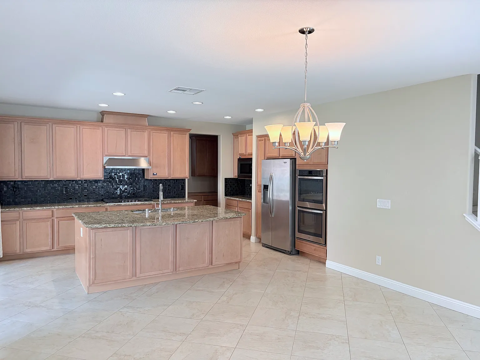 4 bed, 4.5 bath, 3281 sqft, $3,000 — Photo 2