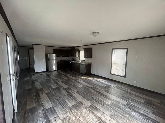 4th image of 673 Armstrong St Lot 95