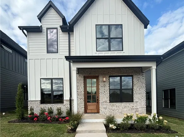 2406 S 31st St, Rogers, AR 72758