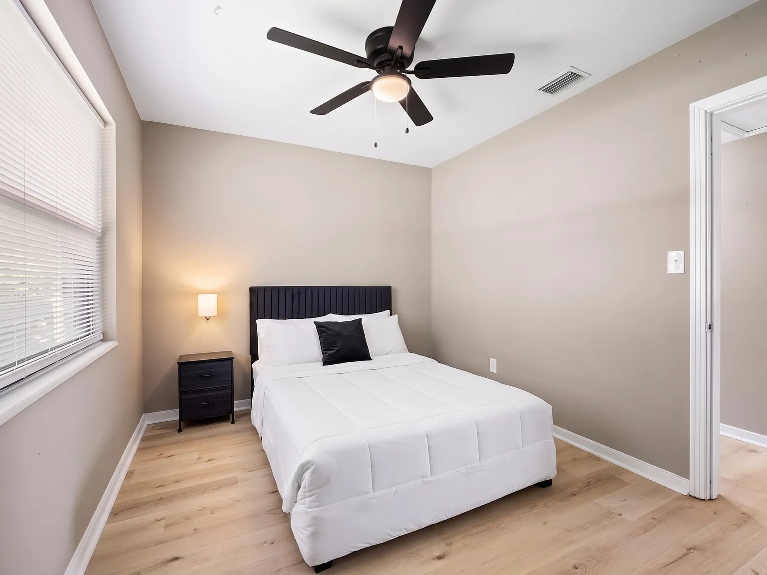 5 bed, 1500 sqft, $2,250 — Photo 3
