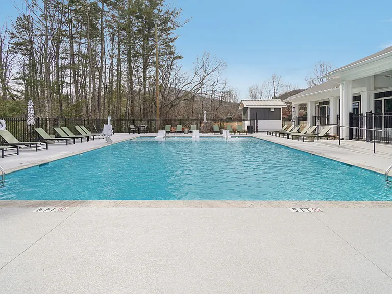 Arden Pines Luxury Apartments — Photo 8
