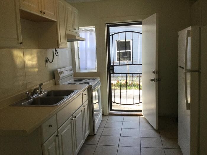 1st image of 1836 W 26th St
