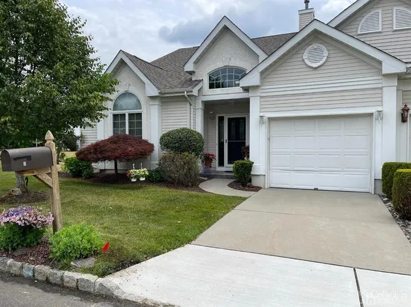 4 Kingston Ct, Monroe Township, NJ 08831