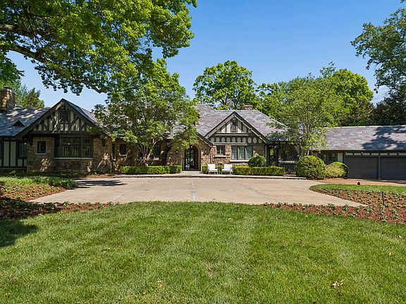 5th image of 3800 Woodlawn Dr
