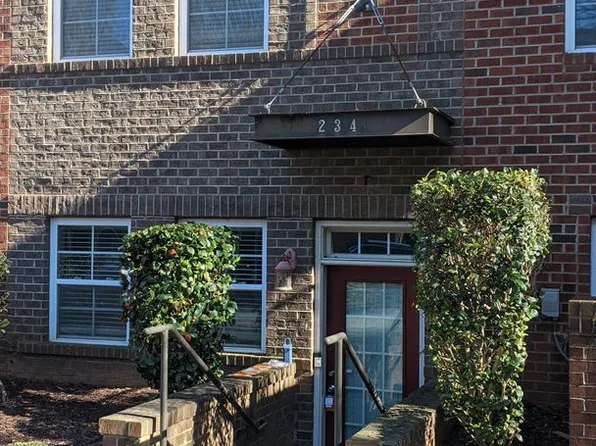 234 Harbour Place Dr, Davidson, NC 28036