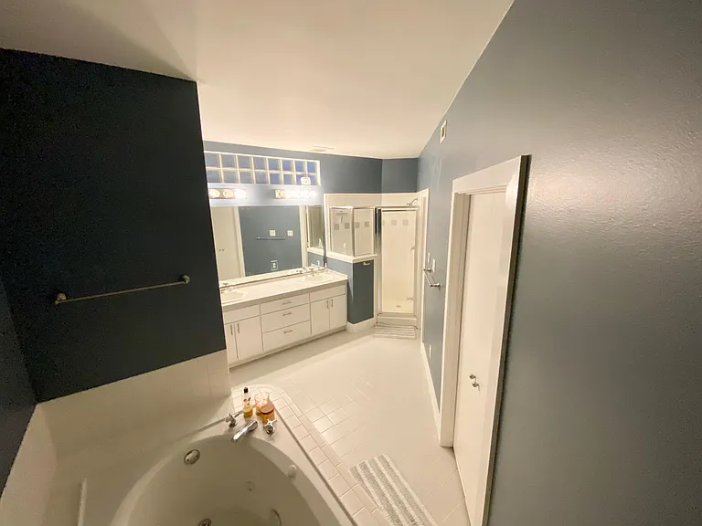 9818 Meredith Elise Ct — Photo 10