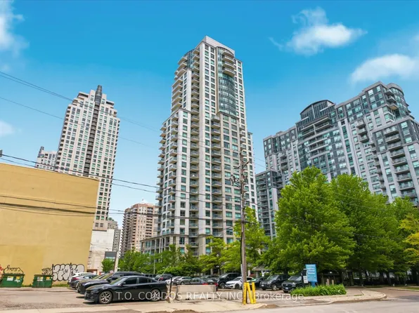 21 Hillcrest Ave #601, Toronto, ON M2N 7K2