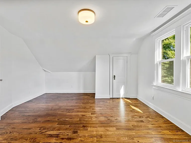 954 Elm St #3 — Photo 15
