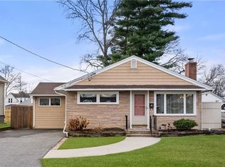 43 Beech Ave, Cranston, RI 02910