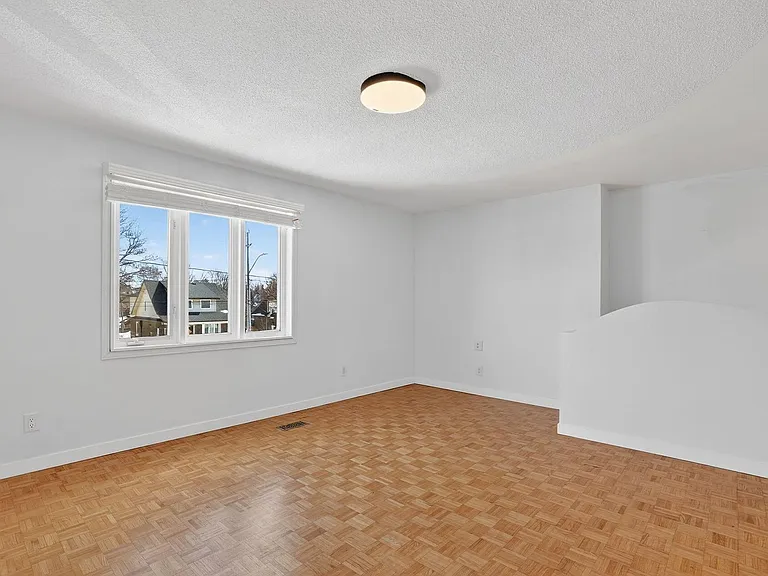 704 Brock St S #2 — Photo 8