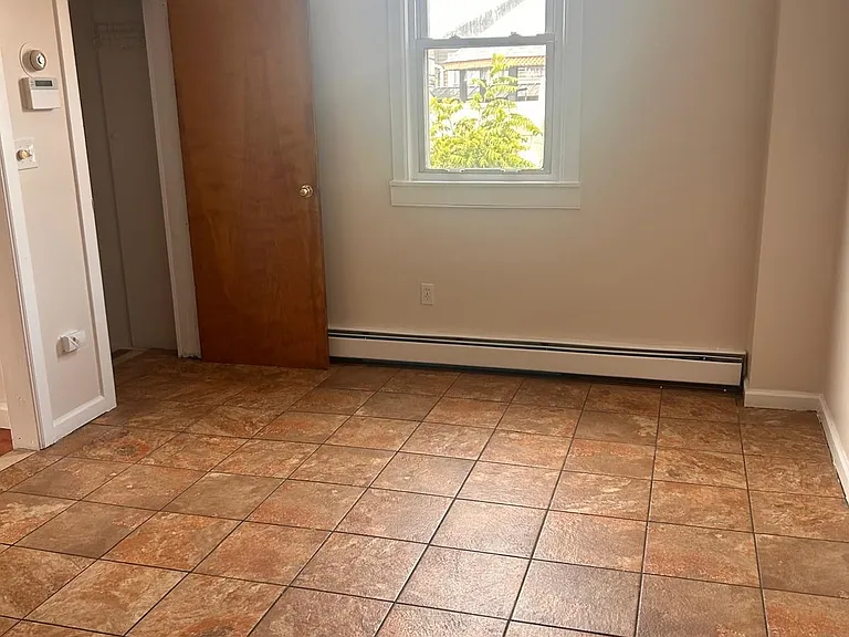 8906 Tonnelle Ave — Photo 9