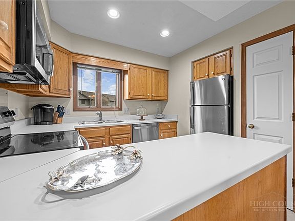 5th image of 264 Evergreen Drive #6