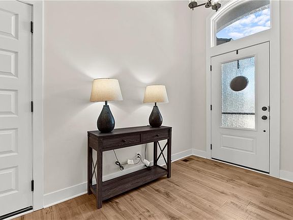 5th image of 913 Zennor Ln