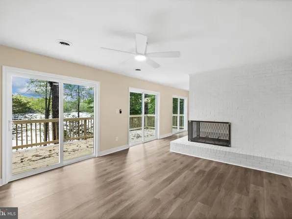 1070 Lakeview Dr, Stafford, VA 22556
