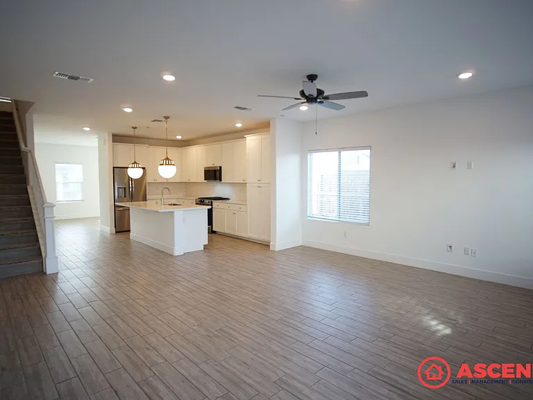 9000 Lily Crest Way — Photo 4