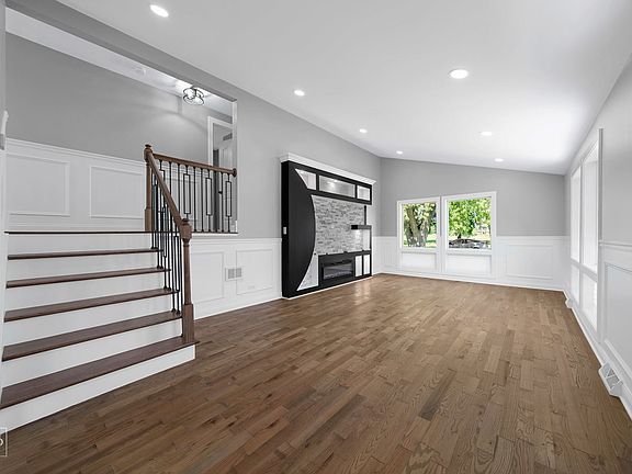 2nd image of 14622 Blackstone Ave