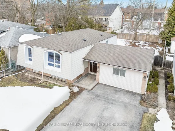 20 Indian Arrow Rd, Barrie, ON L4M 5G3