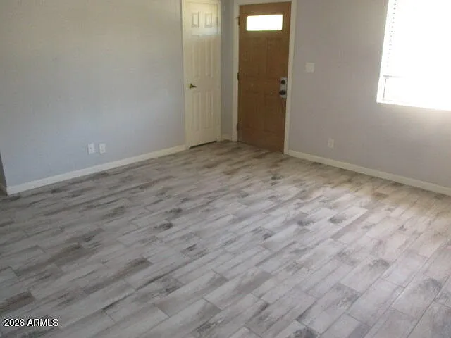 822 W Knox Rd — Photo 3