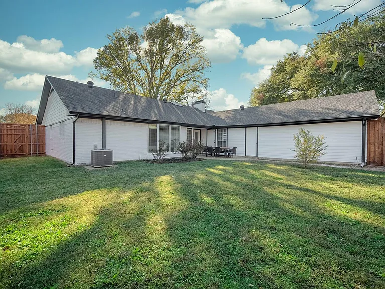 2421 Regal Rd — Photo 33