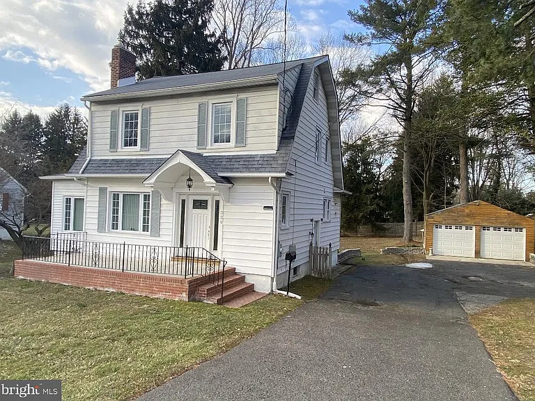 329 Browning Ln — Photo 3