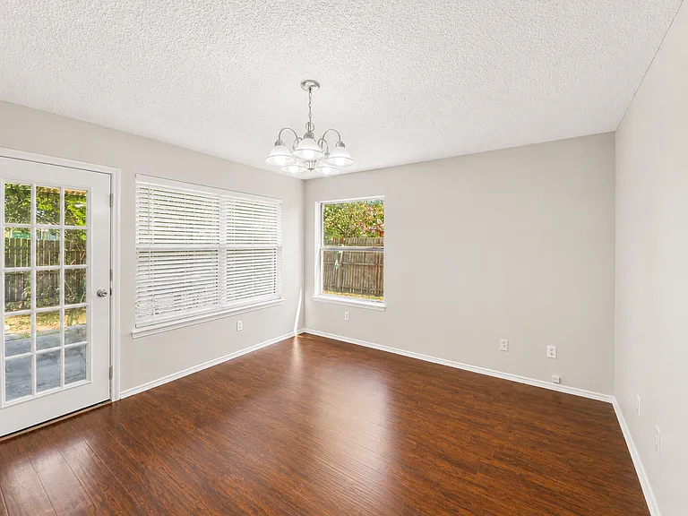 2202 Prairie Creek Trl — Photo 25