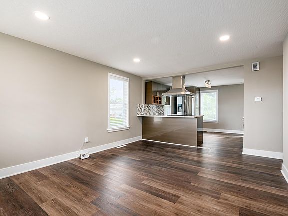 4th image of 3915 Halsey Pl